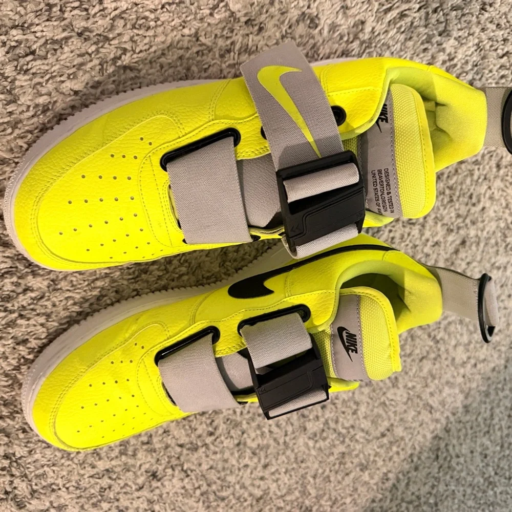 Nike Air Force 1 Utility 'Volt'